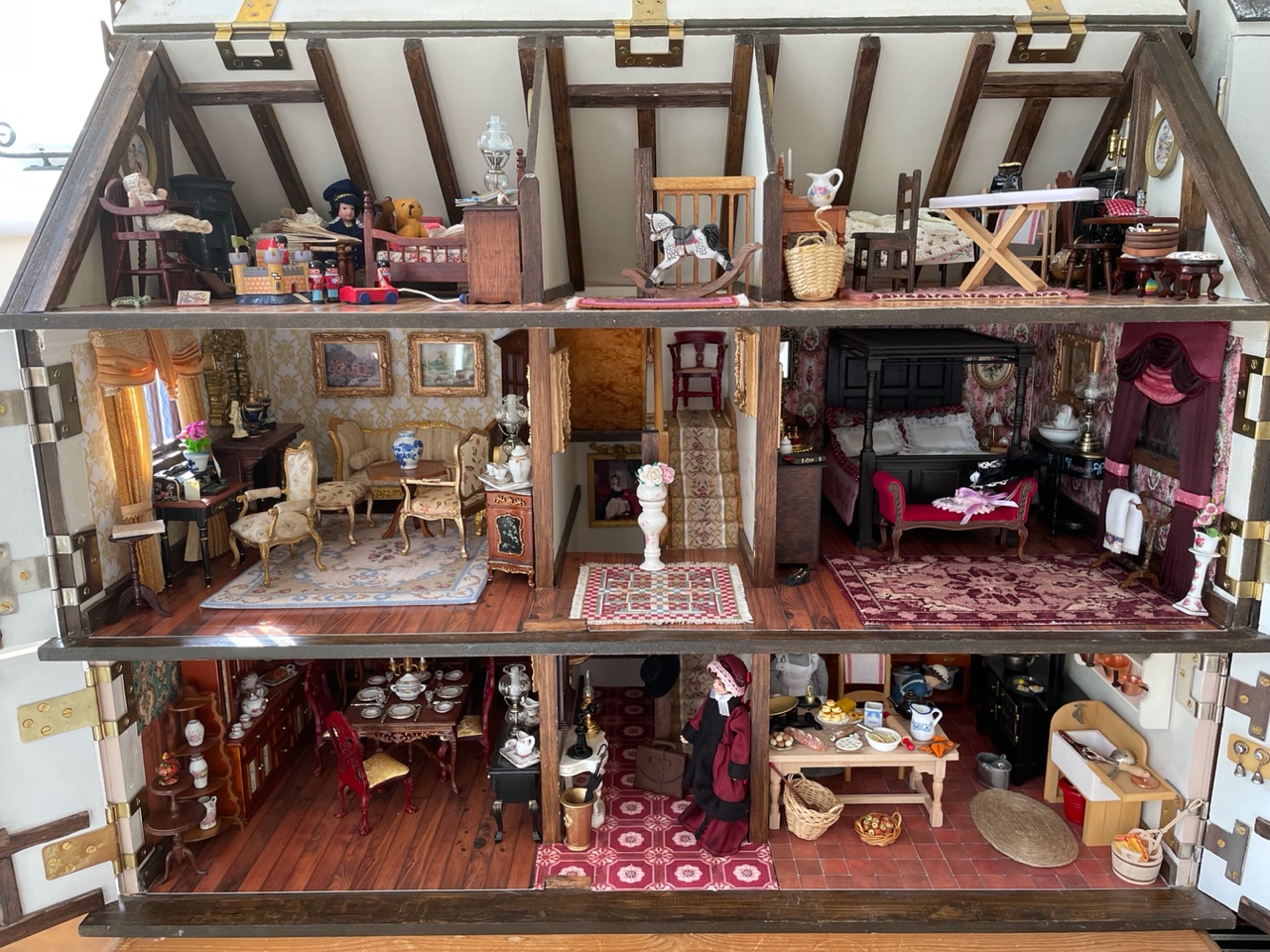 Ye olde style doll's house interior